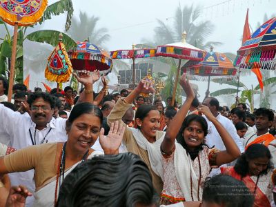 20080101 more-procession-temple 070303.jpg