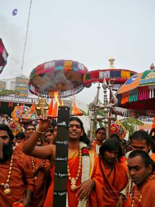 20080101 more-procession-temple 070318.jpg