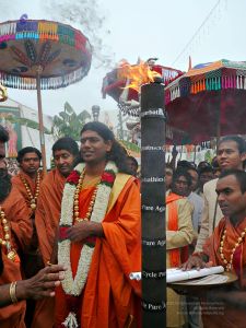 20080101 more-procession-temple 070326.jpg