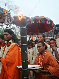 20080101 more-procession-temple 070327.jpg