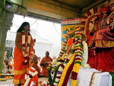 20080101 more-procession-temple 070422.jpg