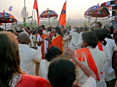 20080101 more procession 070070.jpg