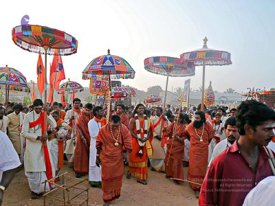 20080101 more procession 070180.jpg