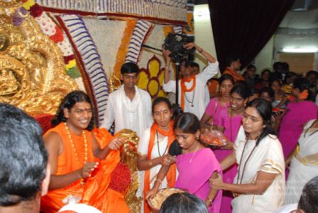 20080717 more darshan 0328 CMP WM.jpg