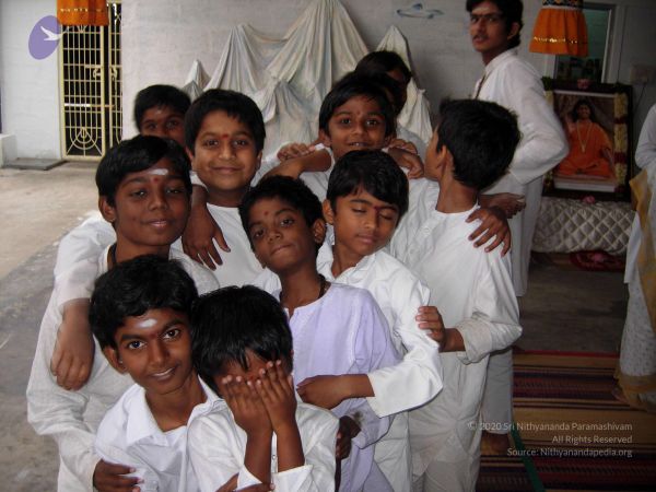 2008 Gurukul Photo 164 1-eKJD0KwJQtwRoBnJSRoRTg9ac CKCmo.jpg