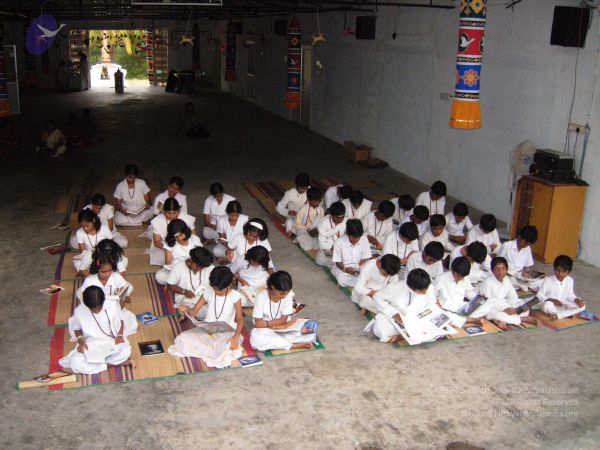 2008 Gurukul Photo 196 1n paW-N2Y82Ln53onhUGBInjGjOQBDHx.jpg