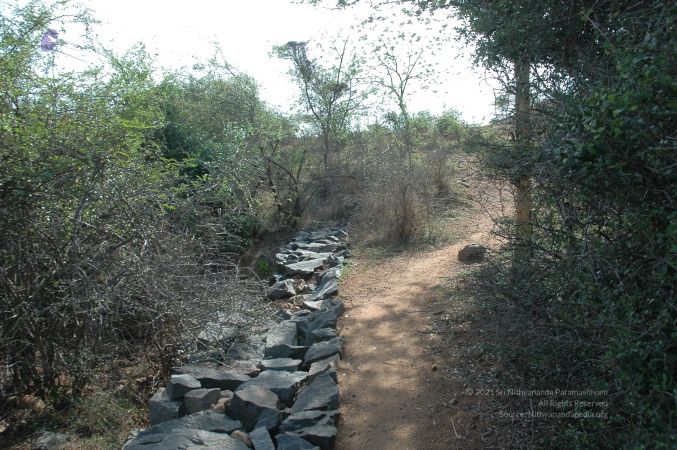 19780101 Inner Girivala Tiruvannamalai 10May2007 336-335.jpg
