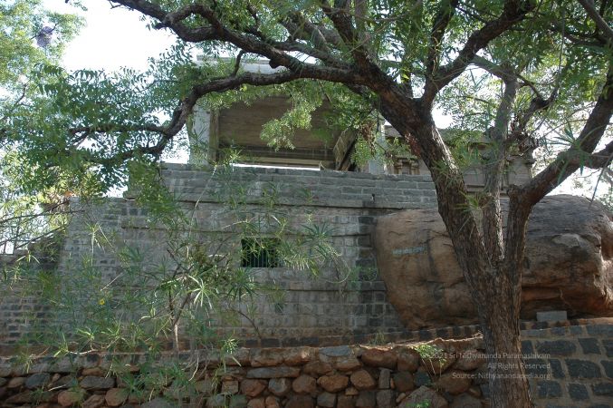 19780101 Inner Girivala Tiruvannamalai 10May2007 42-41.jpg