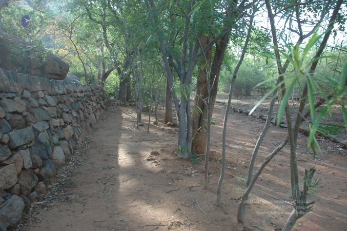 19780101 Inner Girivala Tiruvannamalai 10May2007 46-45.jpg