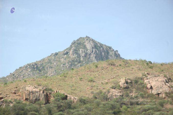 19780101 Inner Girivala Tiruvannamalai 10May2007 464-463.jpg