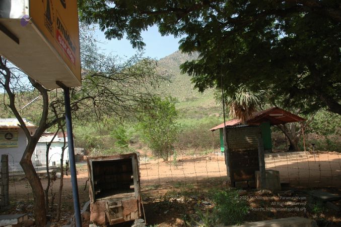 19780101 Inner Girivala Tiruvannamalai 10May2007 531-530.jpg