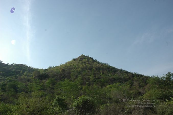 19780101 Inner Girivala Tiruvannamalai 10May2007 78-77.jpg