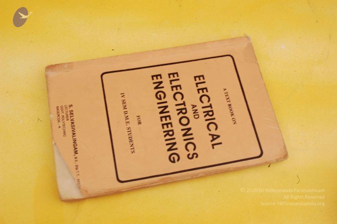 19780101 Photo 23 1S07X9fzcckneOHrwe T52i3072OCgFi8.jpg