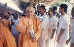 1997 RK Mutt Chennai Railway station .jpg