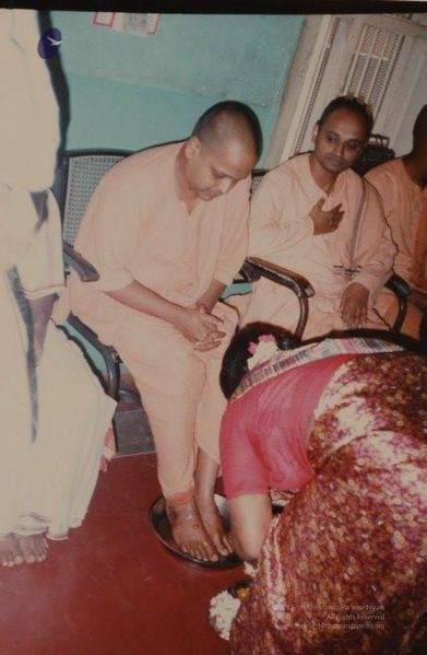 File:1997 RK Mutt Swamis Visit to TVM 3.jpg
