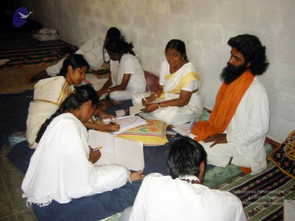 2005 Acharyatraining Feb05 ashram (26) CMP WM01.jpg