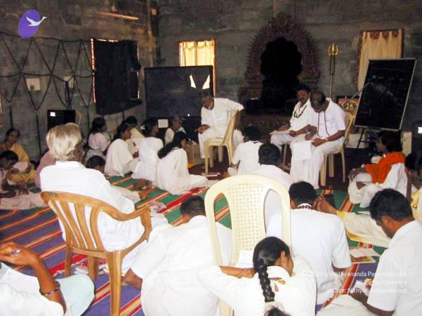 2005 Acharyatraining Feb05 ashram (3) CMP WM01.jpg