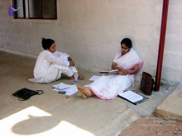 2005 Acharyatraining Feb05 ashram (40) CMP WM01.jpg