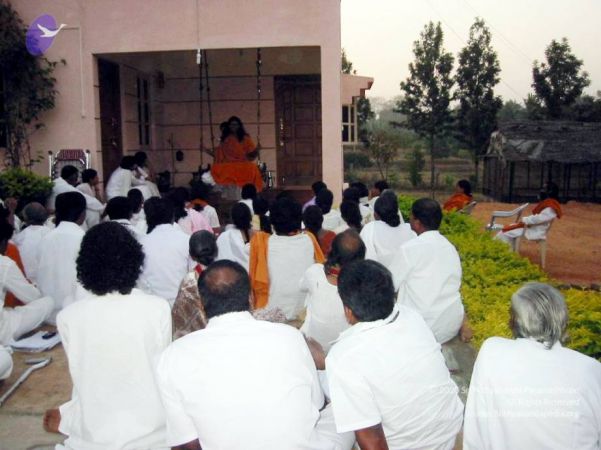 2005 Acharyatraining Feb05 ashram (42) CMP WM01.jpg