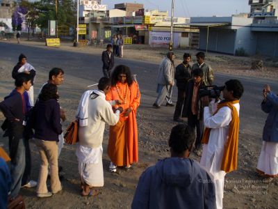 2006 Varanasi Yatra 217 CMP WM.jpg