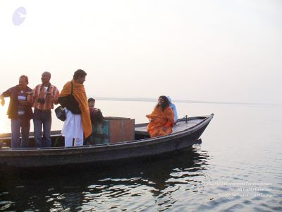 2006 Varanasi Yatra 580 CMP WM.jpg