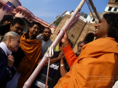 2006 Varanasi Yatra 674 CMP WM.jpg