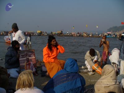 2006 Varanasi Yatra 898 CMP WM.jpg