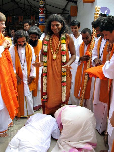 File:20071223 blessingashramites 1631 CMP WM.jpg