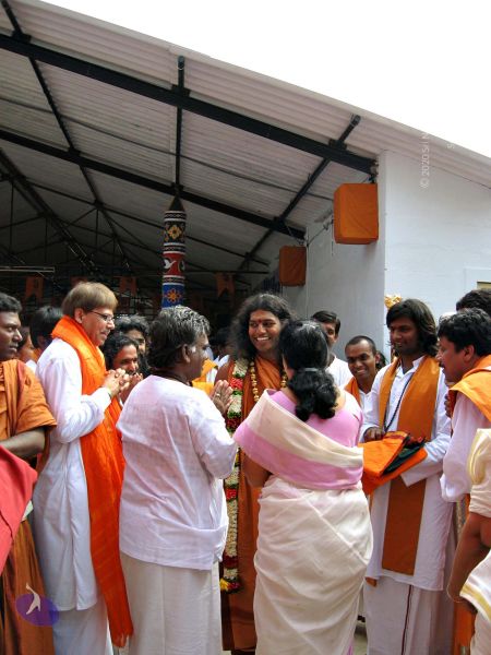 File:20071223 blessingashramites 1637 CMP WM.jpg