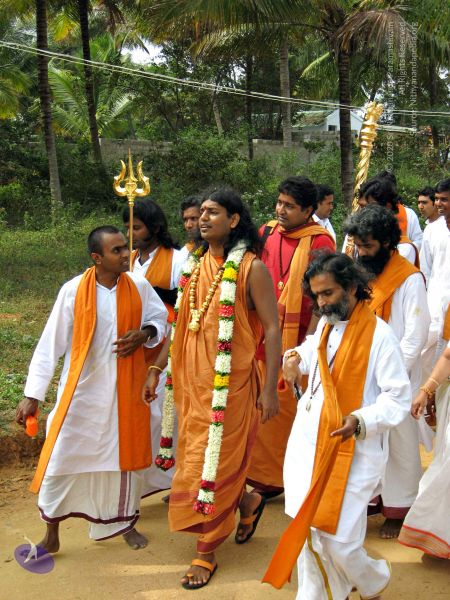 File:20071223 blessingashramites 1665 CMP WM.jpg