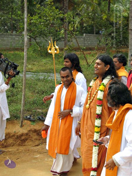 File:20071223 blessingashramites 1666 CMP WM.jpg