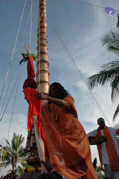 File:20071223 flaghoist 7556 CMP WM.jpg