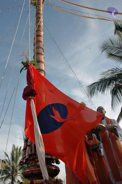 File:20071223 flaghoist 7558 CMP WM.jpg