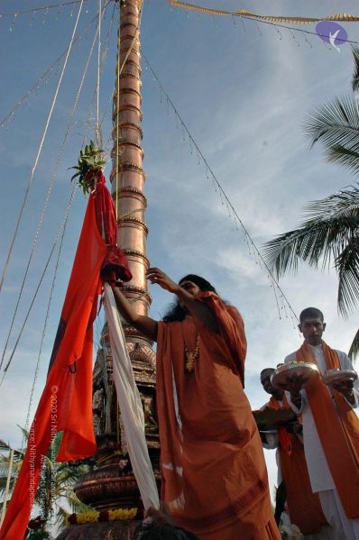 File:20071223 flaghoist 7559 CMP WM.jpg