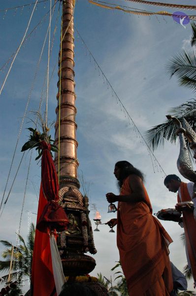 File:20071223 flaghoist 7564 CMP WM.jpg