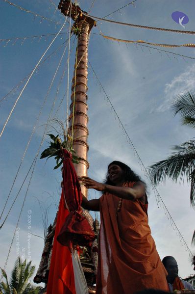 File:20071223 flaghoist 7569 CMP WM.jpg