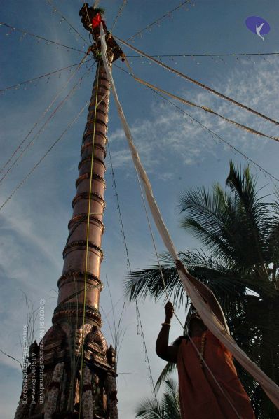 File:20071223 flaghoist 7583 CMP WM.jpg