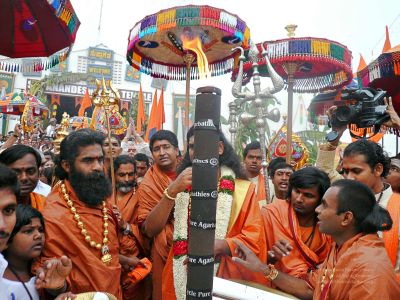 20080101 more-procession-temple 070321.jpg
