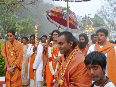 20080101 more-procession-temple 070397.jpg