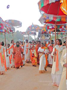 20080101 more procession 070006.jpg