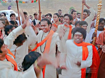 20080101 more procession 070045.jpg