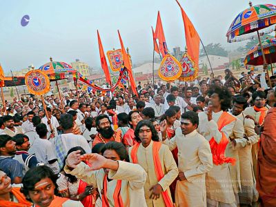 20080101 more procession 070100.jpg