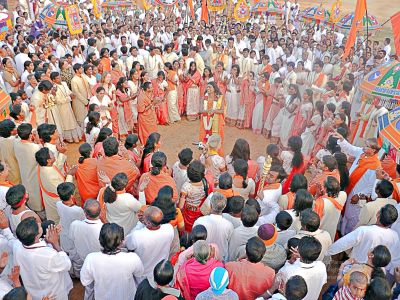 20080101 more procession 070146.jpg