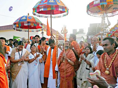 20080101 more procession 070249.jpg