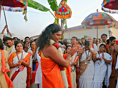 20080101 more procession 070251.jpg