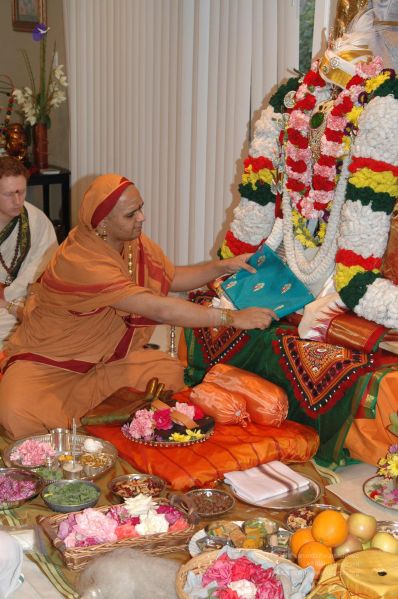 File:20080503 HomeDarshan 0590.jpg