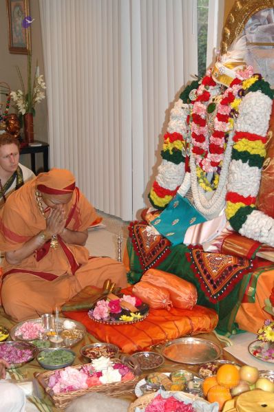 File:20080503 HomeDarshan 0591.jpg