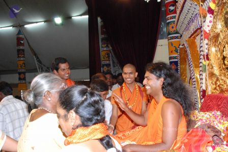 20080717 more darshan 0090 CMP WM.jpg