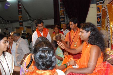 20080717 more darshan 0109 CMP WM.jpg