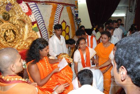 20080717 more darshan 0338 CMP WM.jpg